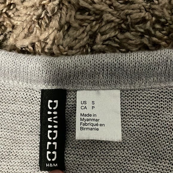 H&M long sleeve button up - Picture 2 of 2